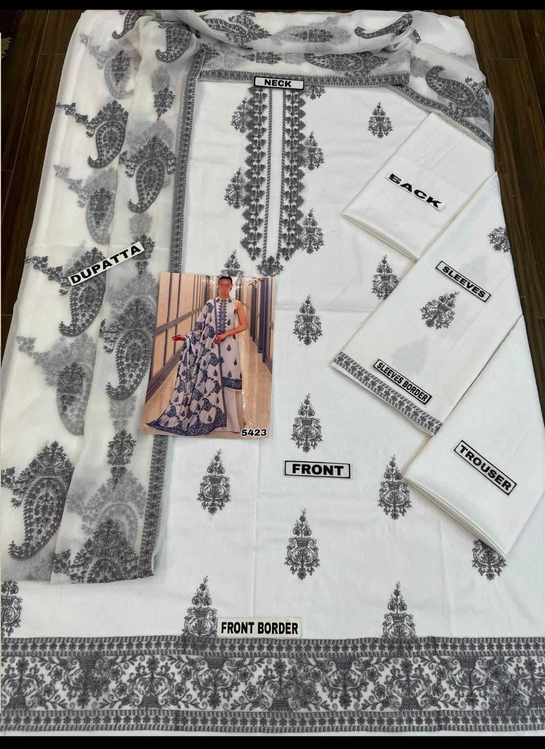 Bareeze Lawn Wear 5423